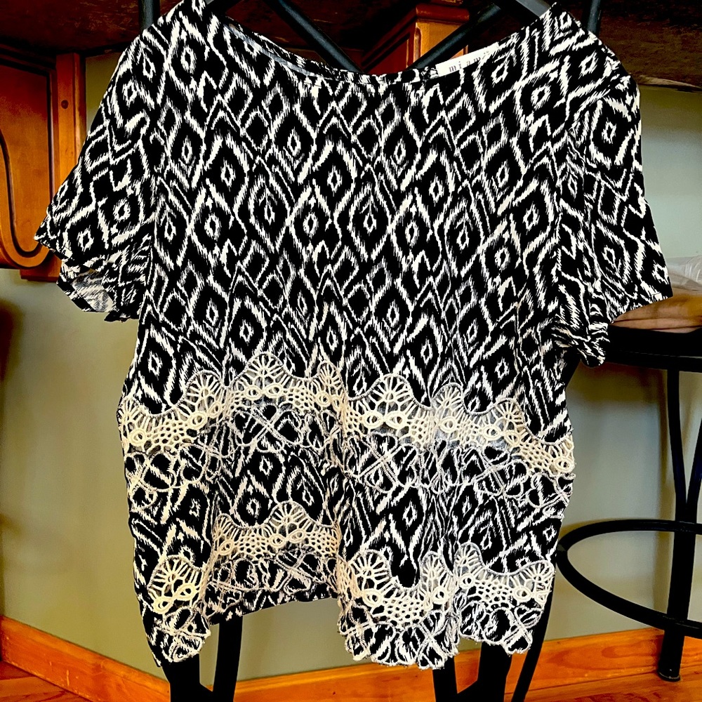 Miami Black & Cream top, looks so pretty on! Buttons down in back too!